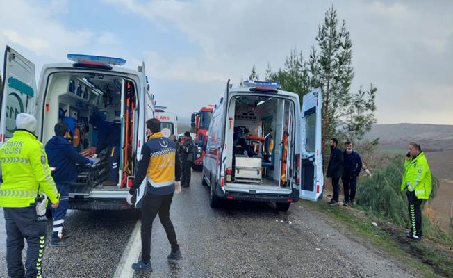 Kontrolden çıkan otomobil tarlaya yuvarlandı