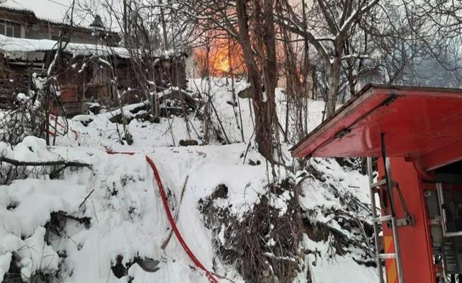 Orhaneli'de çıkan ev yangını korkuttu