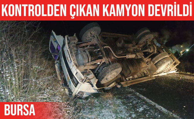 Orhangazi'de kontrolden çıkan kamyon devrildi