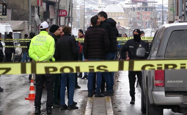 Sokak ortasındaki silahlı saldırıda 2 kişi öldü