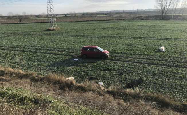 Tekirdağ'da otomobil şarampole yuvarlandı