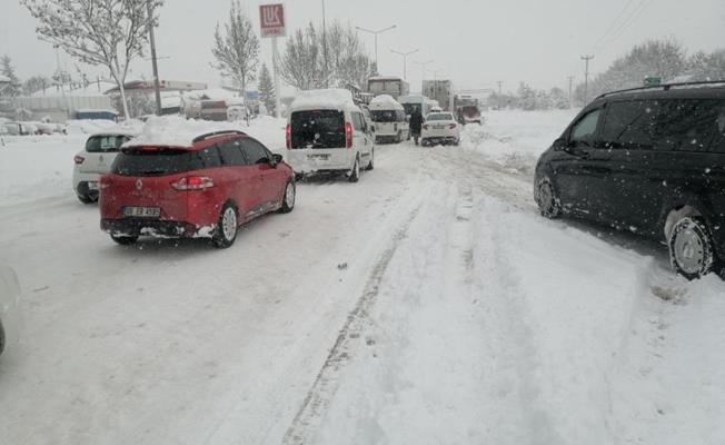 TEM Otoyolu Bolu-Ankara geçişi ulaşıma kapandı