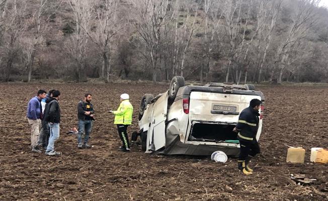 Tokat'ta minibüs tarlaya devrildi