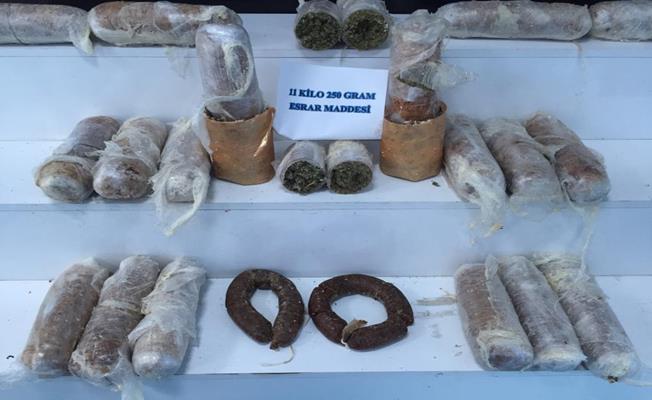 Adana’da kavurma arasında 11 kilo esrar ele geçirildi