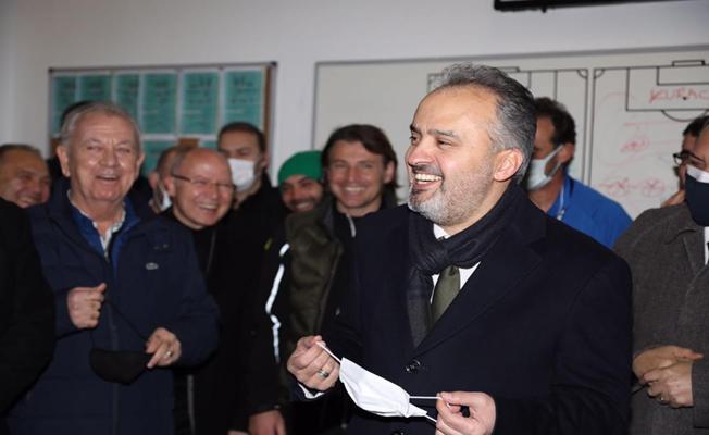 Alinur Aktaş, Bursaspor’un soyunma odasına indi