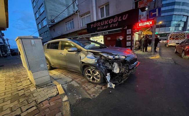 Alkollü sürücü, doğalgaz kutusuna çarptı