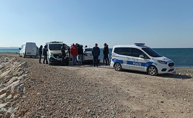 Balıkesir'de bir kişi aracının başında ölü olarak bulundu