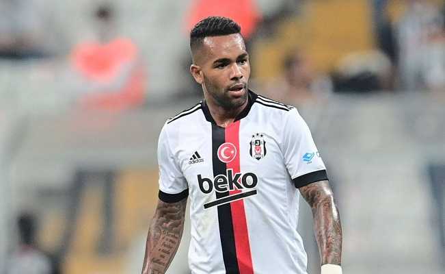 Beşiktaş'ta Alex Teixeira ile Yollar Ayrılıyor