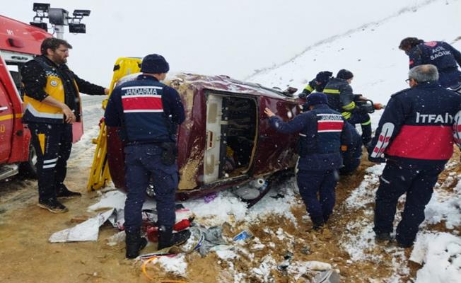 Emet’te otomobil takla attı: 1 yaralı