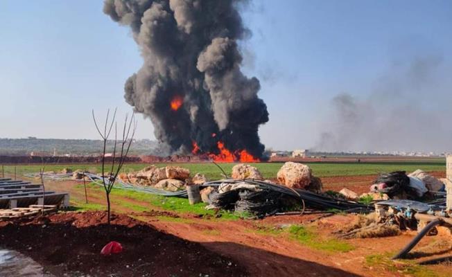 Esad güçleri İdlib’e bombalı saldırı düzenledi