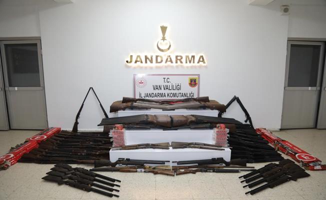 İran sınırında 215 adet av tüfeği ele geçirildi