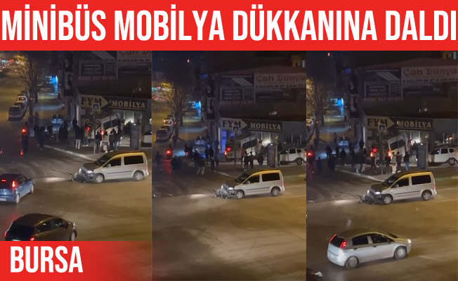 Kontrolden çıkan servis minibüsü mobilyacıya girdi