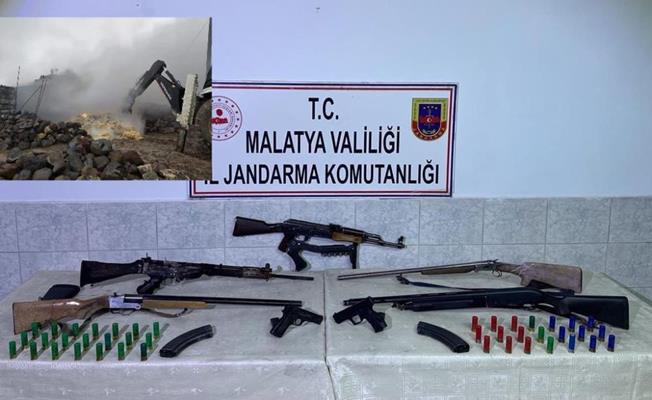 Malatya'da yangın çıkan ahırda çok sayıda silah ele geçirildi