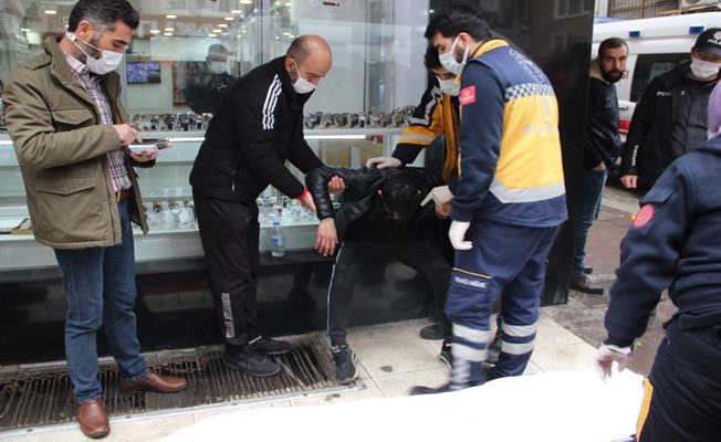 Manisa'da gençlerin kavgasında 2 kişi bıçaklandı