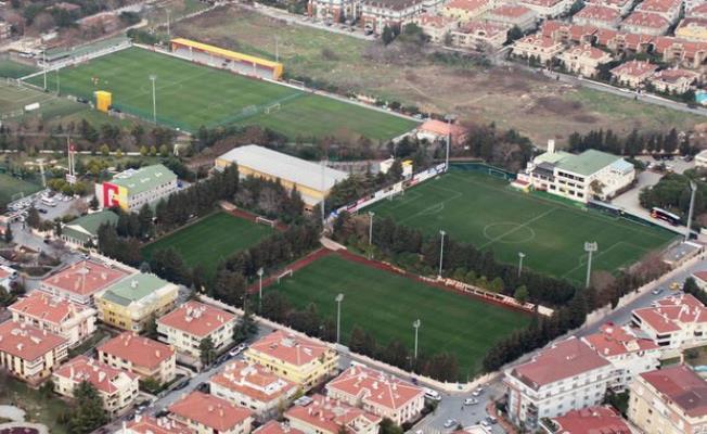 Metin Oktay Tesisleri'nde çalışma yapan traktör devrildi