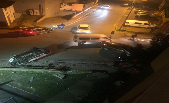 Polisten kaçarken kaza yapıp takla attılar