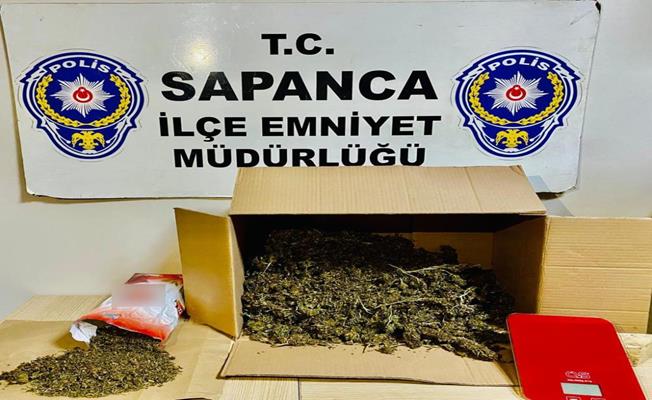 Sapanca'da 1 kilo 750 gram esrar ve 150 gram uyuşturucu ele geçirildi