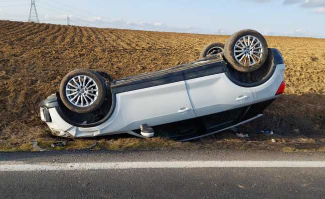 Tekirdağ'da seyir halindeki otomobil takla attı