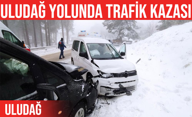 Uludağ yolundaki trafik kazasında araçlar kafa kafaya çarpıştı