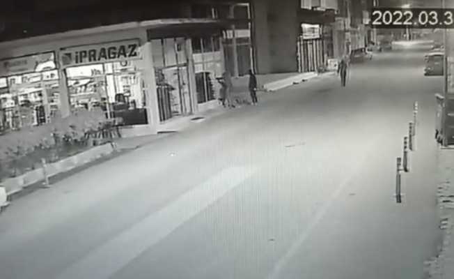 3 farklı yerden hırsızlık yaptılar kameraya yakalandılar