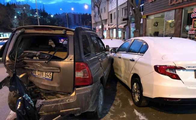 4 aracın karıştığı trafik kazasında 1 kişi yaralandı