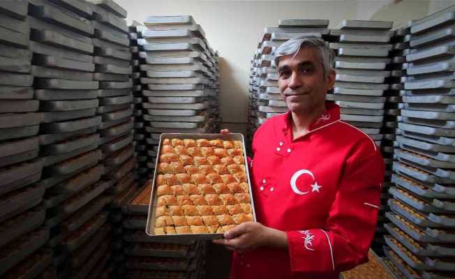 4 bin tepsi baklava yaptı Ramazanı bekliyor