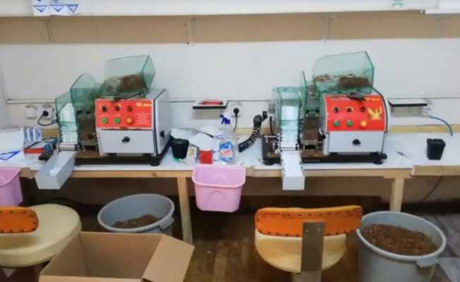 4 iş yeri ve 8 ikamete yapılan baskında binlerce kaçak makaron ele geçirildi