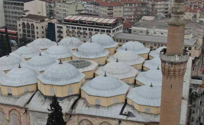 623 yıllık Ulu Cami’ye Ramazan mahyası asıldı