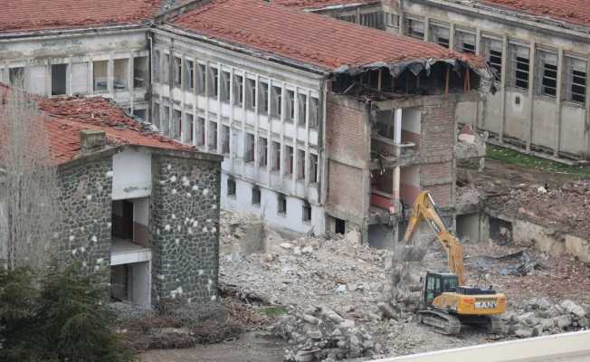 62 yıllık Buca Cezaevi’ne ilk kepçe vuruldu