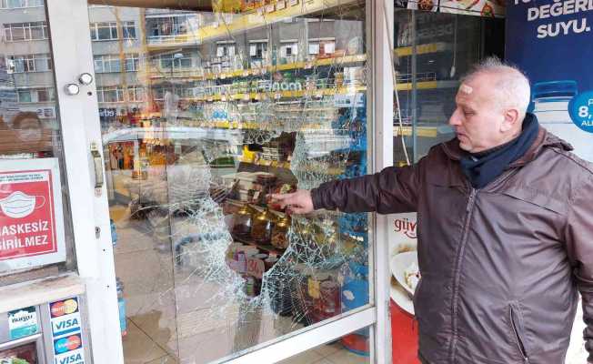 700 liralık camı kırıp, içeriden bozuk para çaldı
