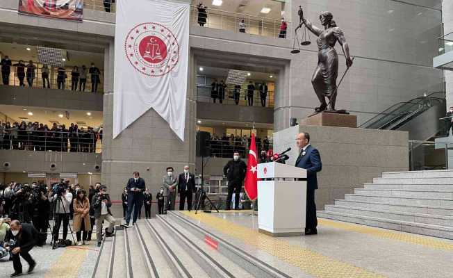 Adalet Bakanı Bekir Bozdağ "Şehitler ölmez ama teröristler ve onları besleyenler yok olmaya mahkumdur"