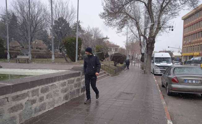 Afyonkarahisar’da kar yağışı başladı