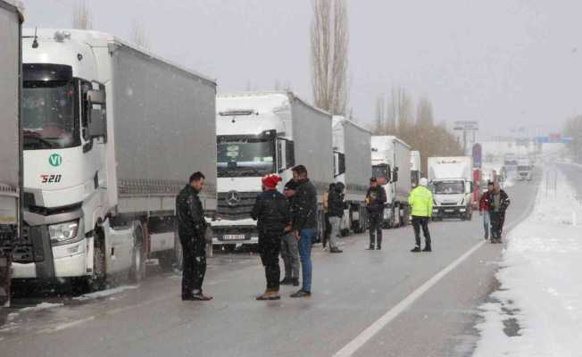 Ağır tonajlı araçlara 24 saattir kapalı olan Karaman-Mersin yolu ulaşıma açıldı