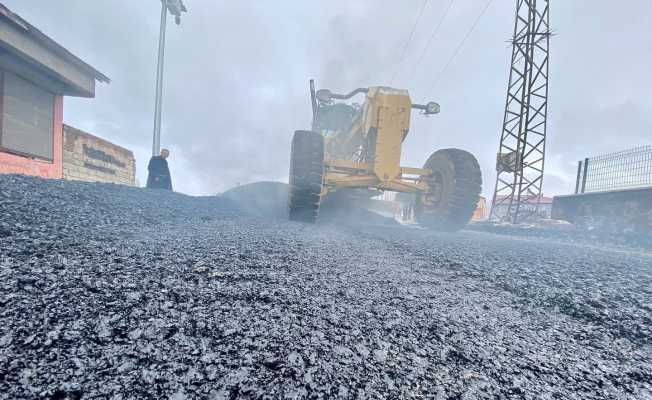 Ağrı’da bozulan yollar onarılıyor