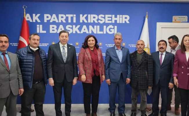 AK Parti’ye katılımlar sürüyor