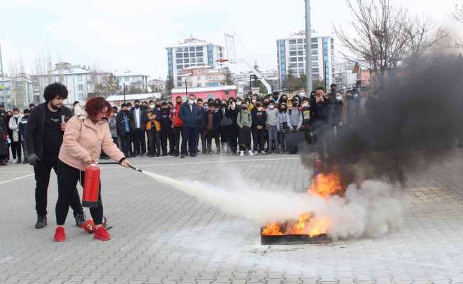 Akyurt’ta öğrenciler okuma alışkanlığı kazanıyor