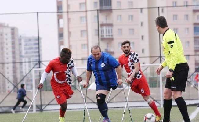 Ampute Futbol Ligi: Kocasinan Anadolu Erciyes Engelliler: 2 - Şişli Yeditepe Engelliler: 1