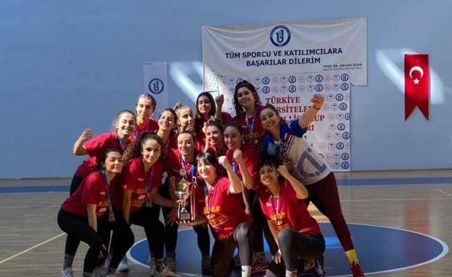 Anadolu Üniversitesi Kadın Voleybol Takımı Süper Lige bir adım daha yaklaştı