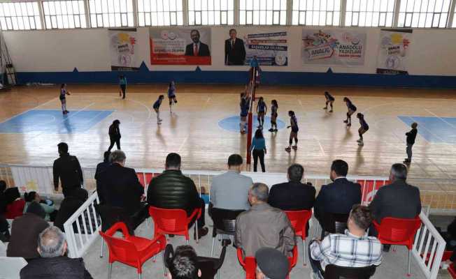 “Anadolu Yıldızlar Ligi Voleybol Grup Müsabakaları” Silifke’de başladı