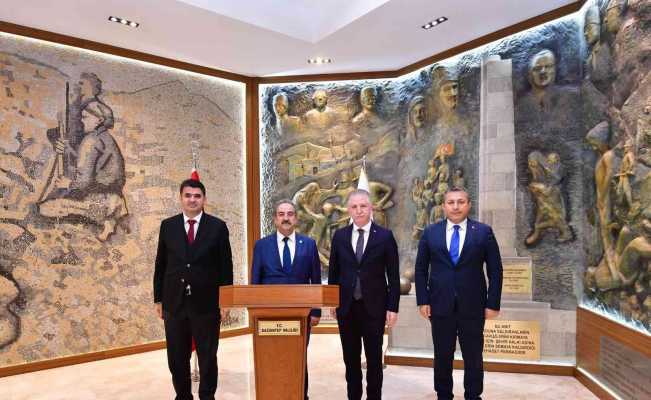 Anayasa Mahkemesi Arslan Vali Gül’ü ziyaret etti