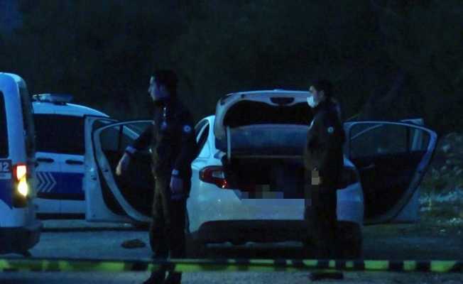 Antalya’da terk edilmiş otomobilin bagajından erkek cesedi çıktı