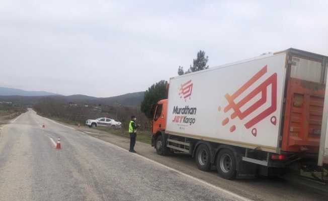 Araçlarında cep telefonu kullananlara ceza yağdı Araçlarında cep telefonu kullananlara ceza yağdı