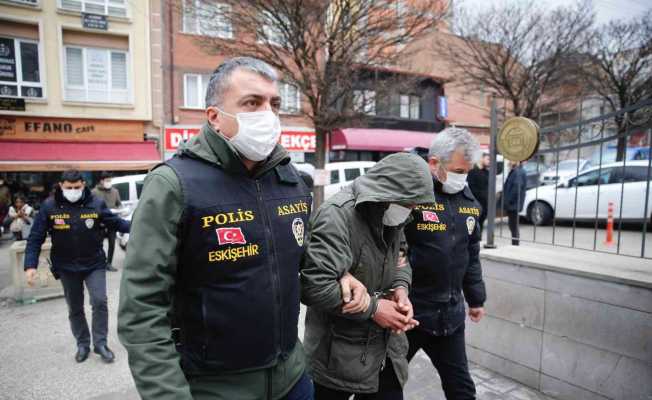 Aranan 24 adet araç ve 87 adet otomobil beyni ele geçirildi, 2 kişi yakalandı