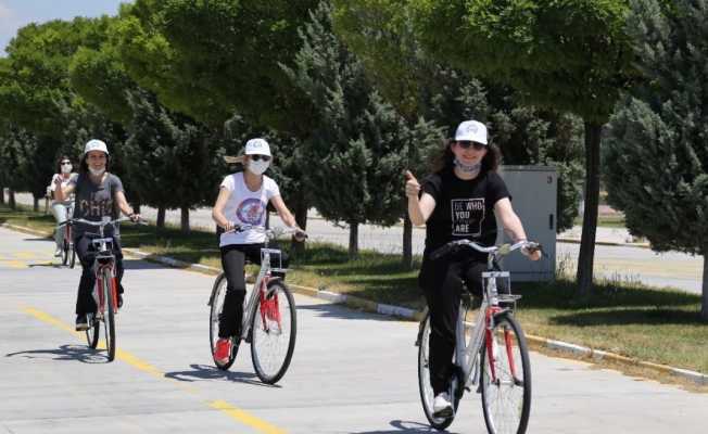 ASÜ öğrencileri bisikletlerle dünyanın etrafını 5 kez turladı