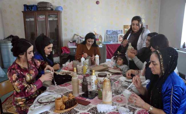 Atık malzemeler hediyelik eşyaya dönüşüyor