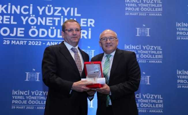 Ayvalık Belediyesi’ne çifte ödül