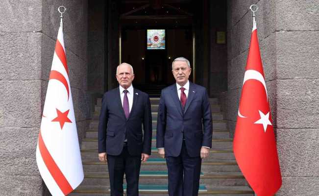 Bakan Akar, KKTC Cumhuriyet Meclisi Başkanı Töre’yi kabul etti