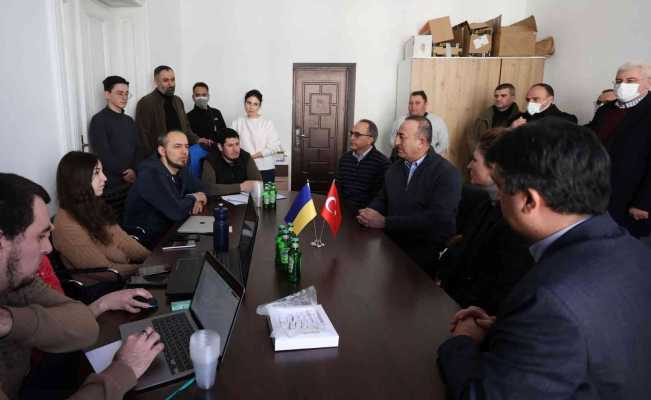 Bakan Çavuşoğlu, Kırım Tatar Koordinasyon Merkezi’ni ziyaret etti