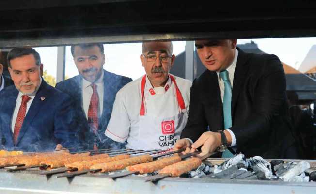 Bakan Ersoy: “Portakal Çiçeği Karnavalına gelecek seneden itibaren destek vereceğiz”
