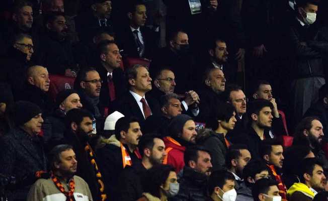 Bakan Kasapoğlu, TFF Başkanı Özdemir ve başkanlar maçı beraber izledi